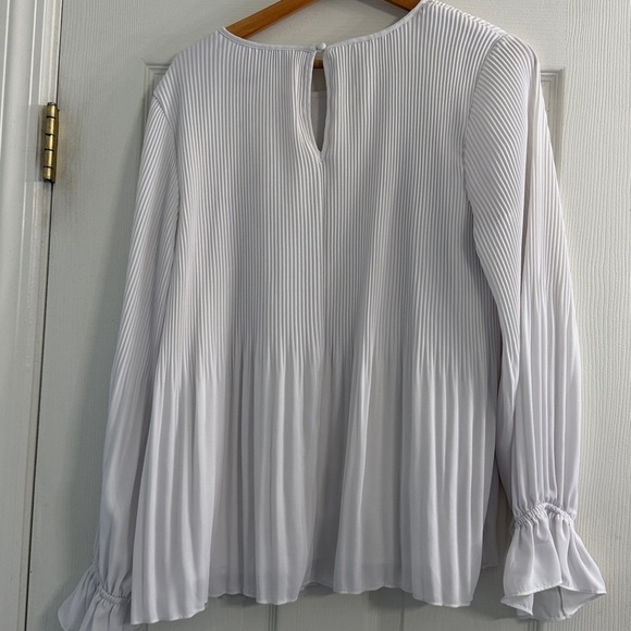 Nine West White Pleated Top with Keyhole Back - Picture 6 of 6